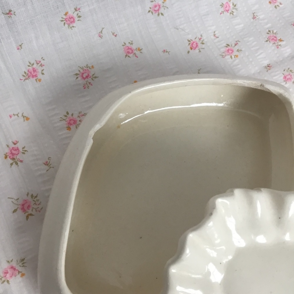 ✨Vintage Victorian Couple Ruffle Ceramic Container Jewelry Box Storage - Picture 6 of 7